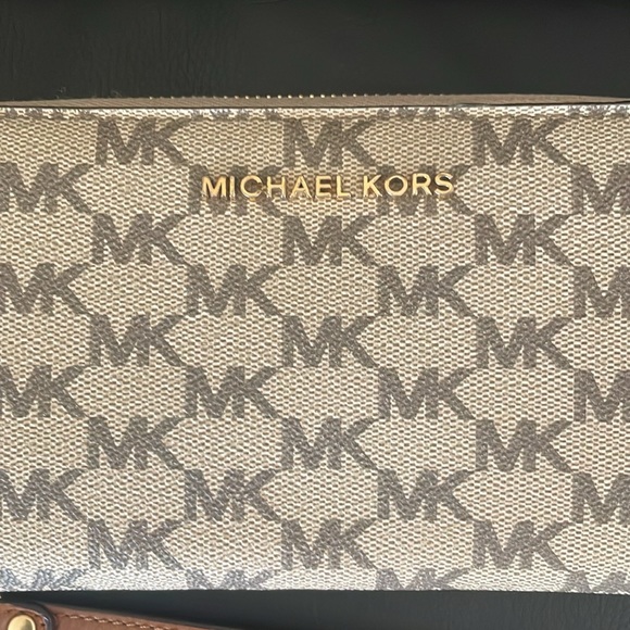 MK monogram wallet/clutch - Picture 2 of 7
